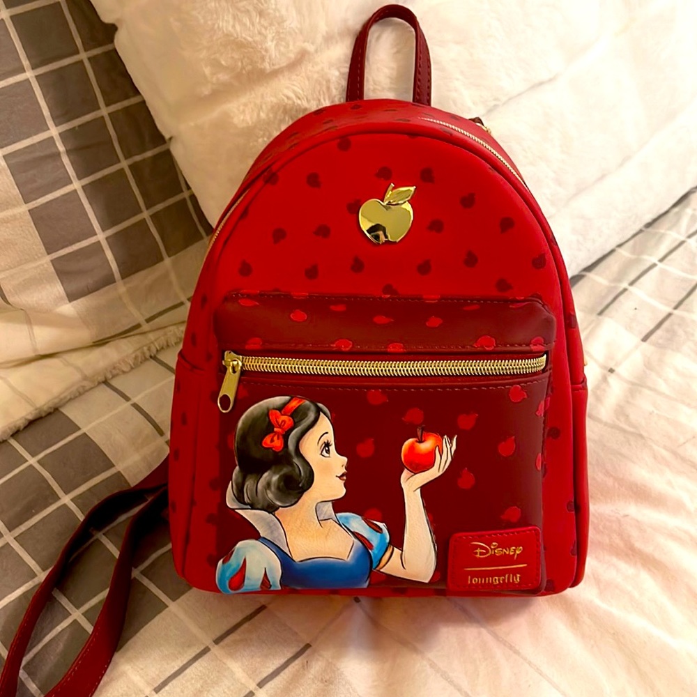 NWOT Disney Loungefly Snow White Backpack